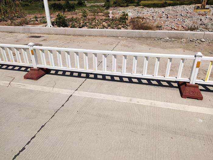 福州機(jī)非隔離護(hù)欄報價